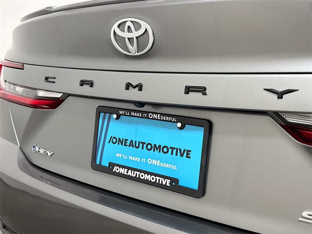 2025 Toyota Camry SE photo 19