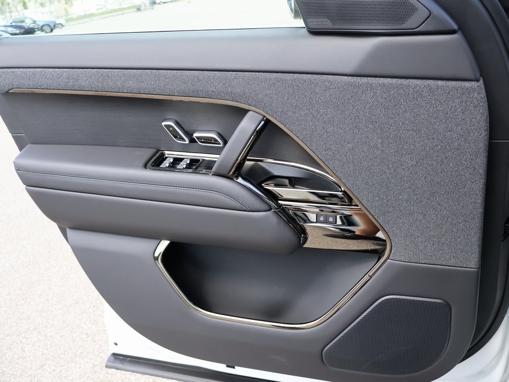 2025 Land Rover Range Rover Sport SE photo 28