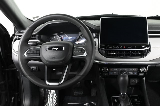 2024 Jeep Compass Limited photo 3