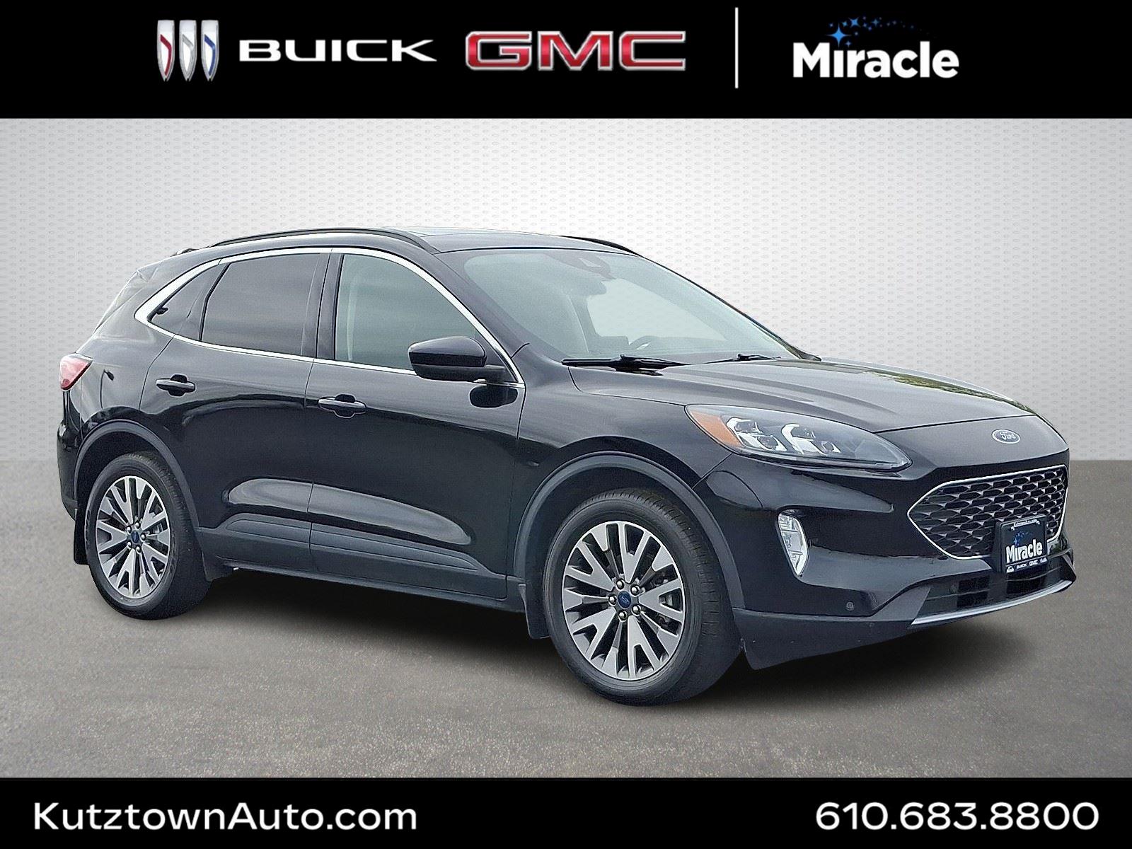 2022 Ford Escape Titanium's photo