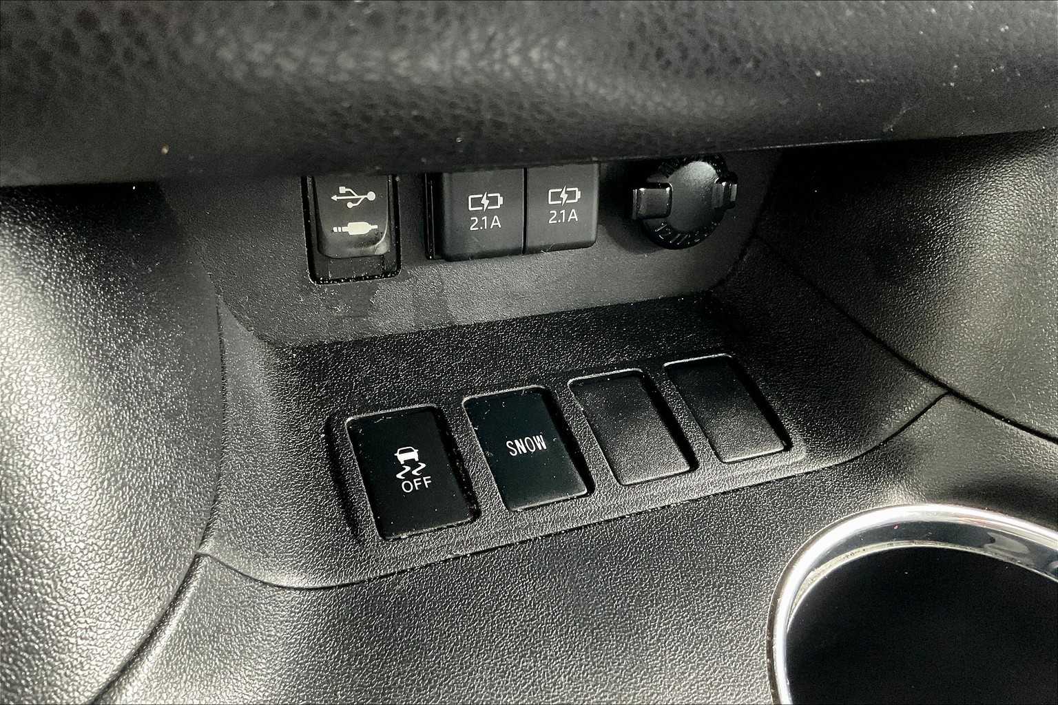 2019 Toyota Highlander LE photo 28