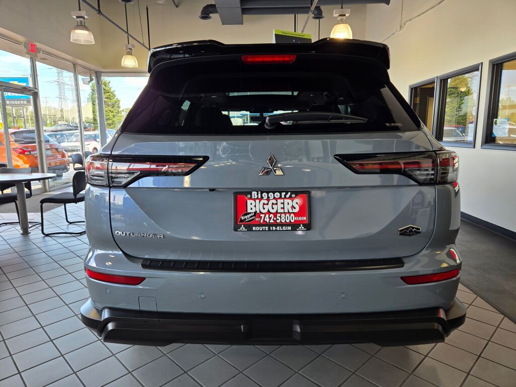 2025 Mitsubishi Outlander S-AWC photo 12