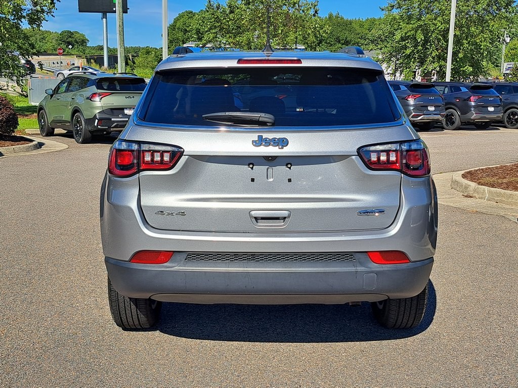 2022 Jeep Compass Latitude photo 4