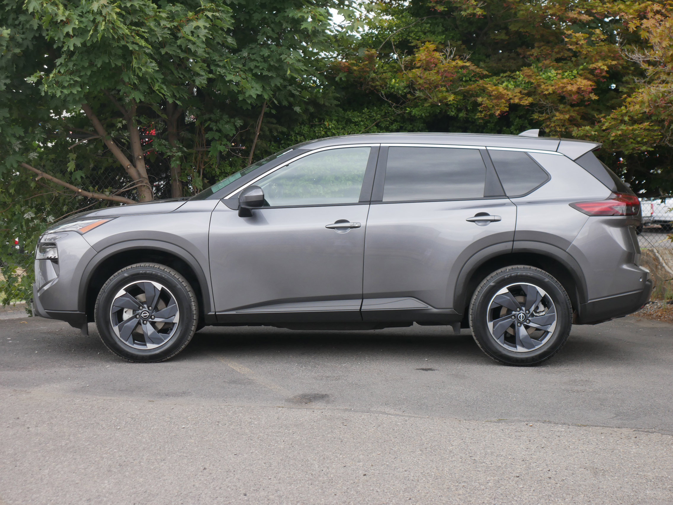 2024 Nissan Rogue SV photo 11