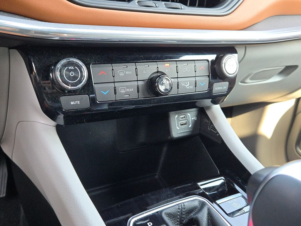 2023 Jeep Compass Limited photo 25