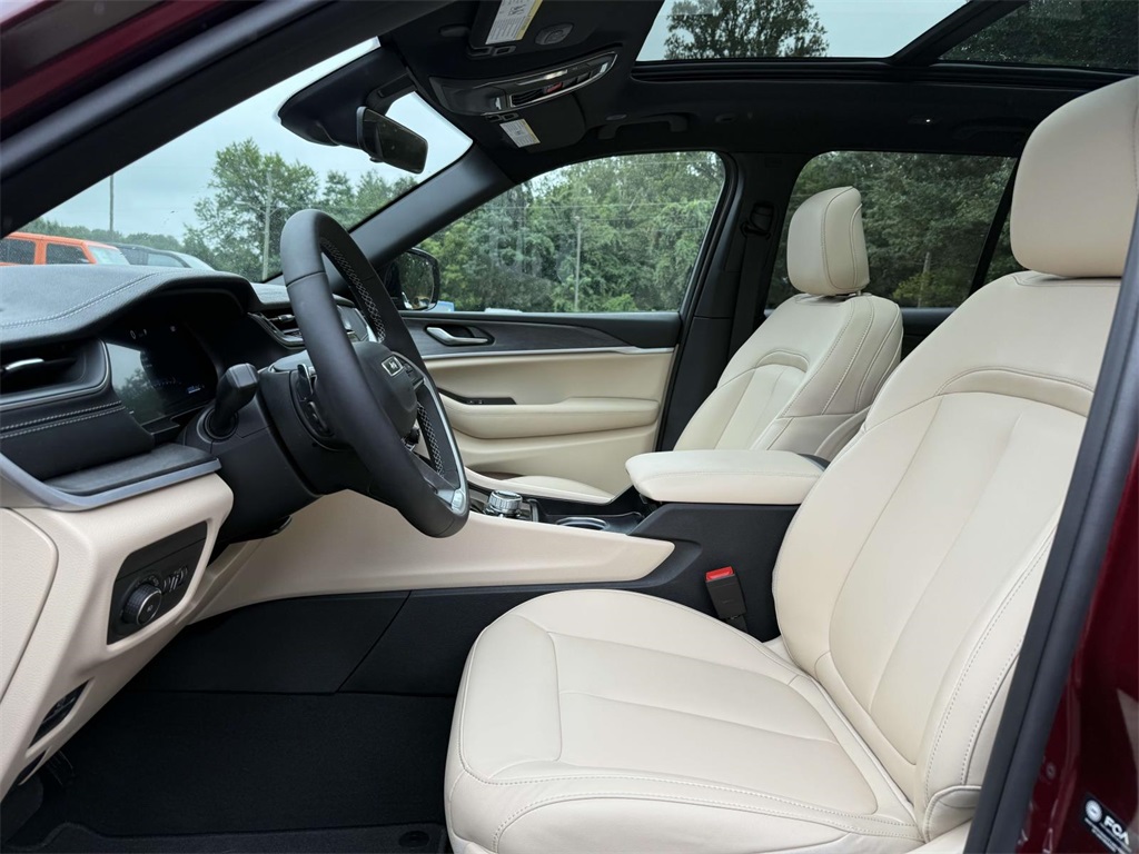 2025 Jeep Grand Cherokee Limited photo 11