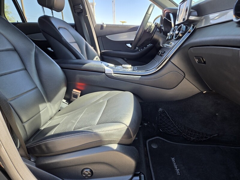 2019 Mercedes Benz GLC 300 photo 12