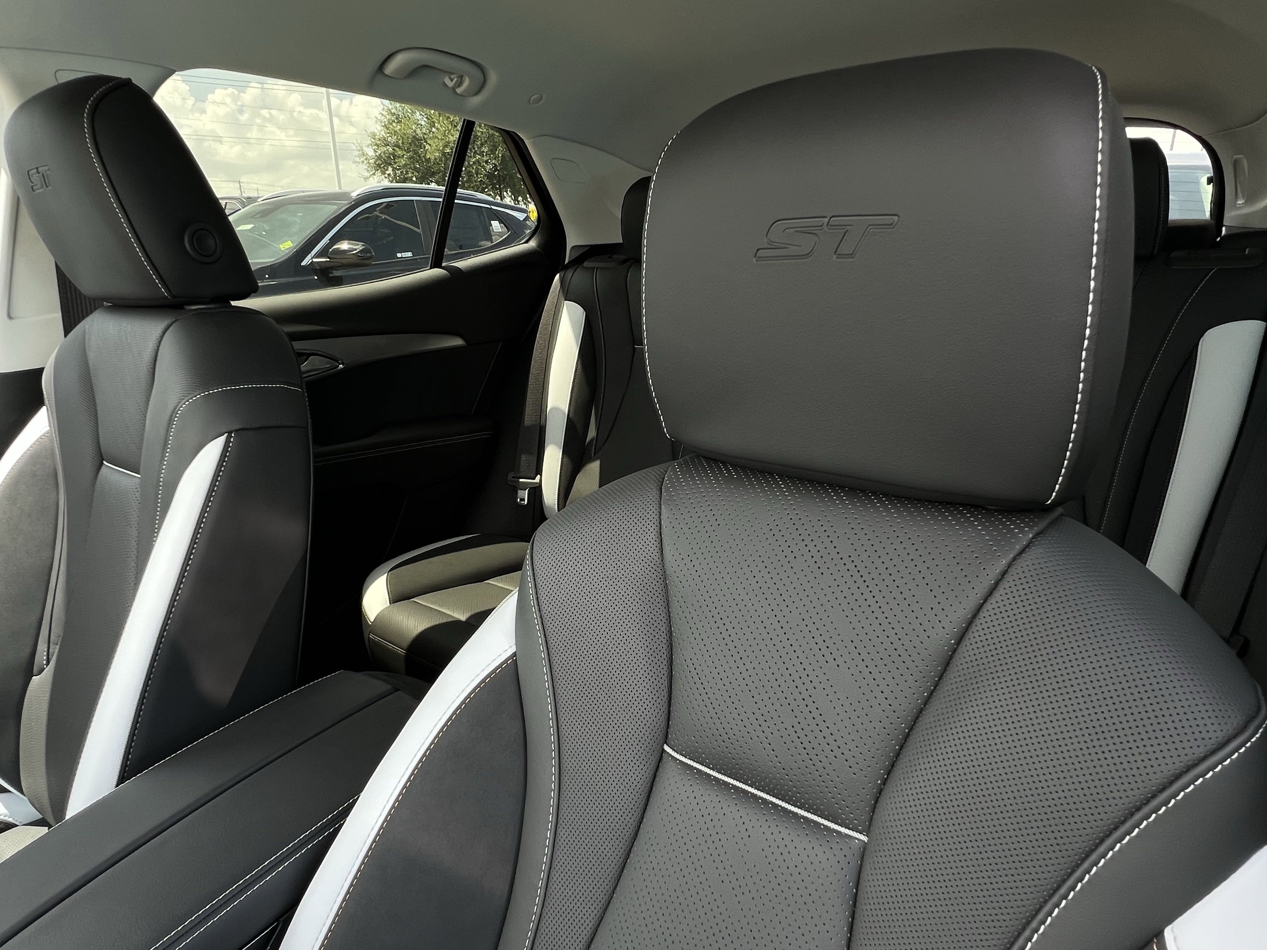 2025 Buick Envision Sport Touring photo 14