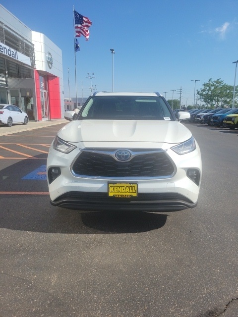 2021 Toyota Highlander Hybrid Limited photo 2