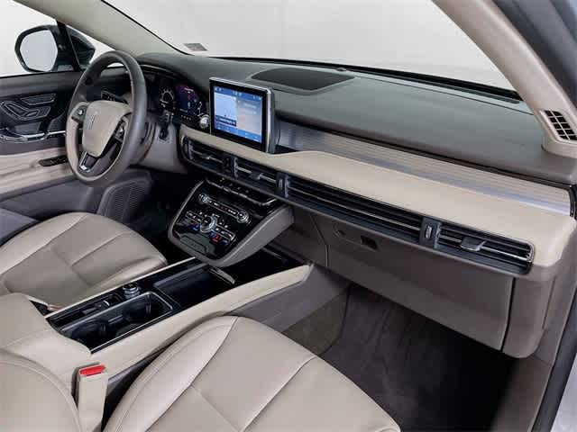 2022 Lincoln Corsair Standard photo 28