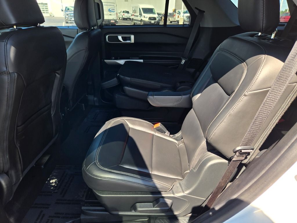 2023 Ford Explorer XLT photo 16