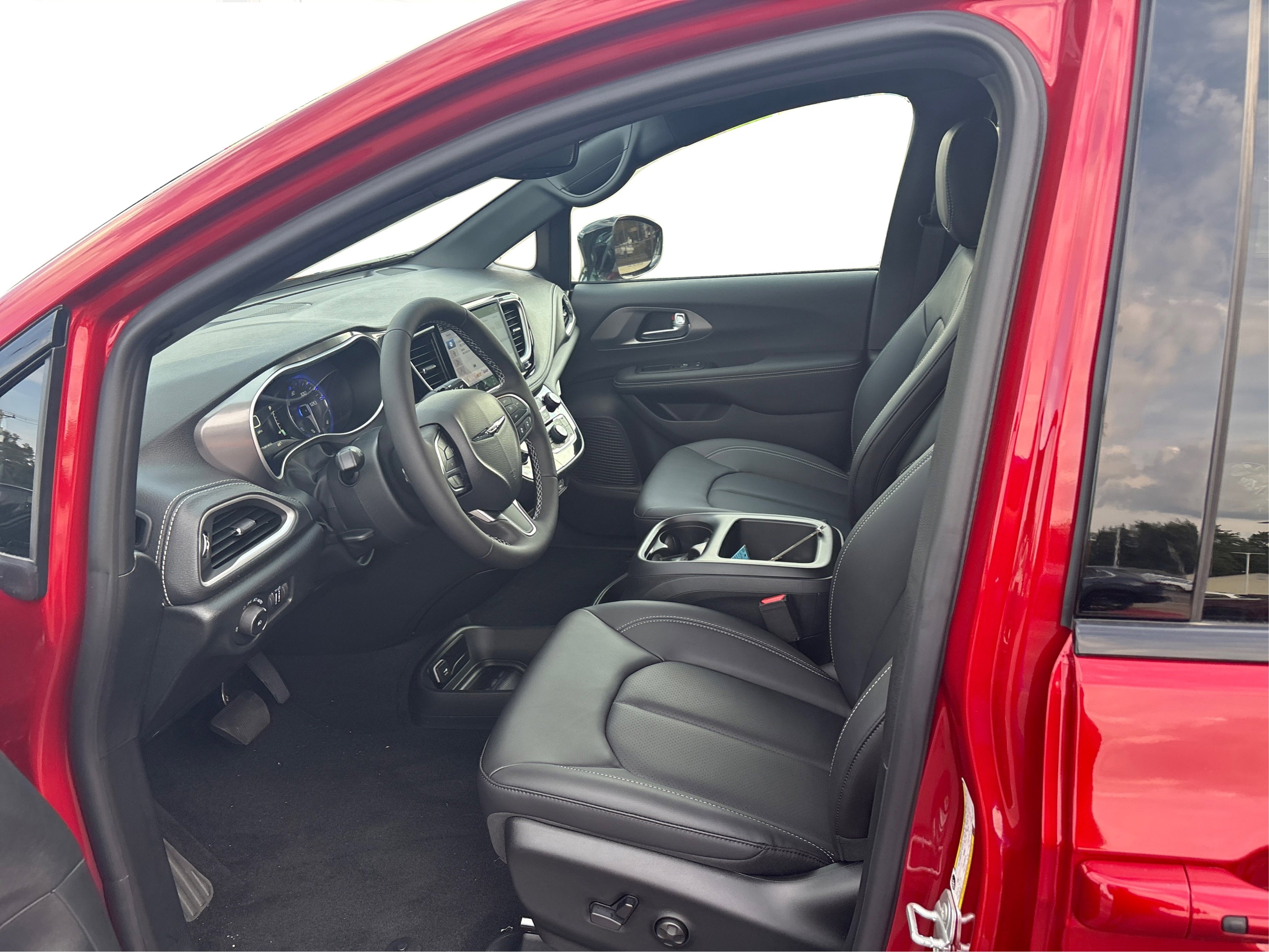 2025 Chrysler Pacifica photo 8