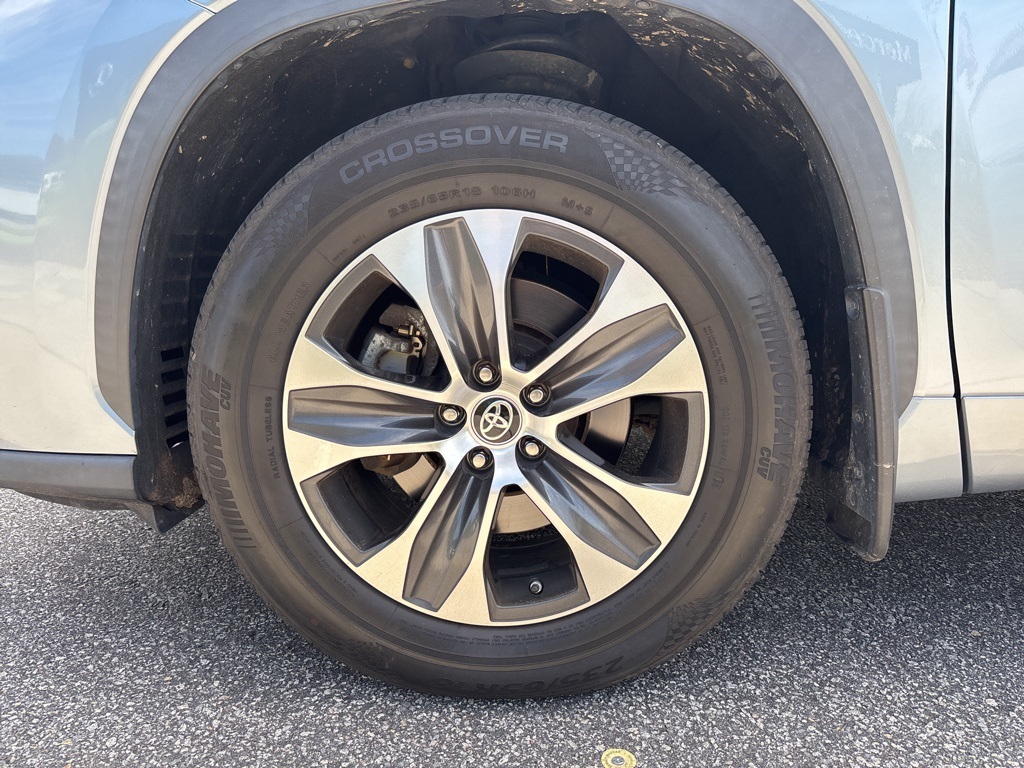 2021 Toyota Highlander XLE photo 11