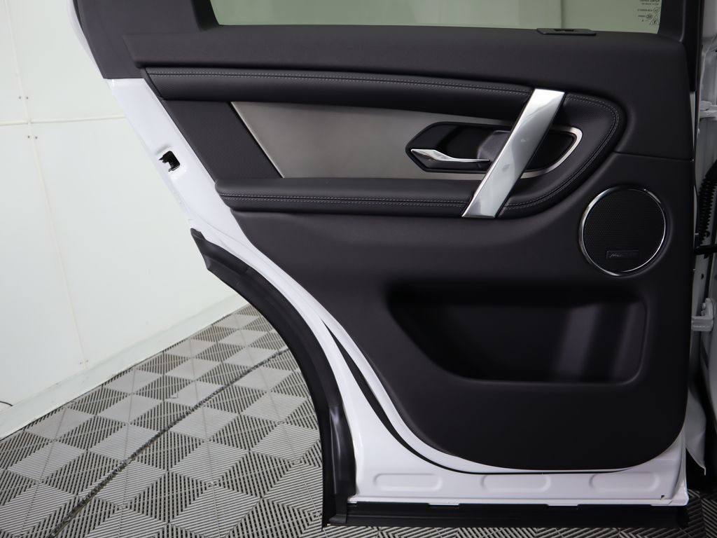 2025 Land Rover Discovery Sport SE photo 25