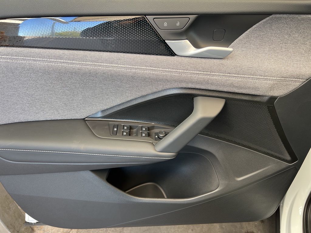 2025 Volkswagen Tiguan S photo 9
