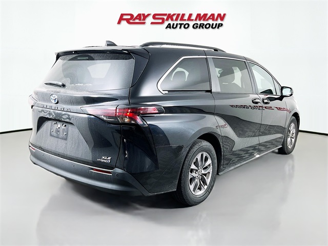 2024 Toyota Sienna XLE photo 6