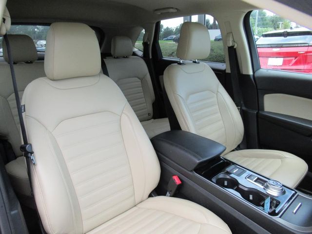 2020 Ford Edge SEL photo 7
