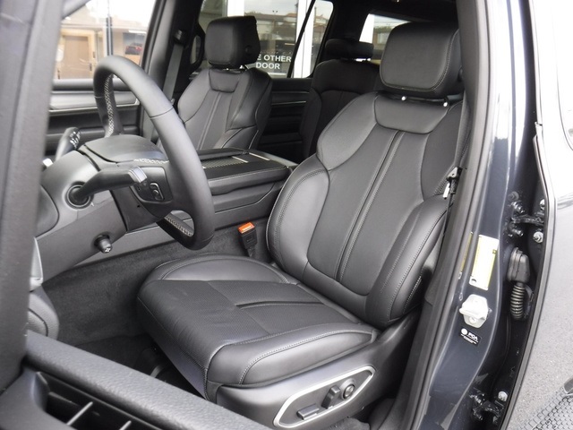 2025 Jeep Wagoneer Overland photo 17