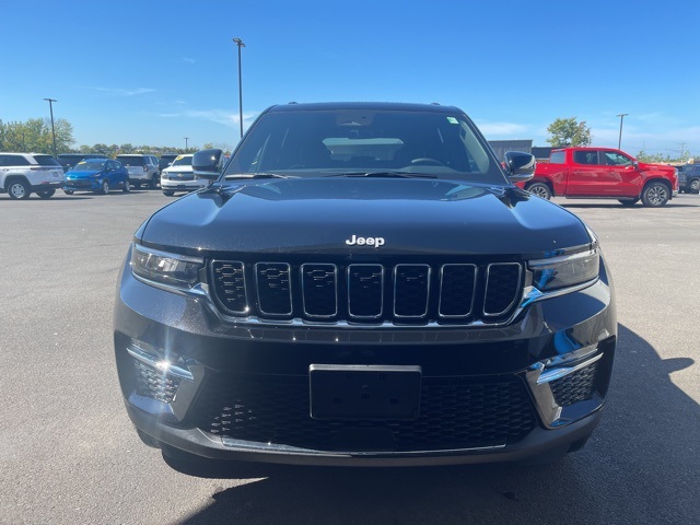 2025 Jeep Grand Cherokee Limited photo 2