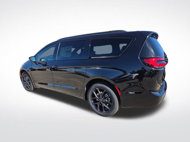 2026 Chrysler Pacifica photo 3