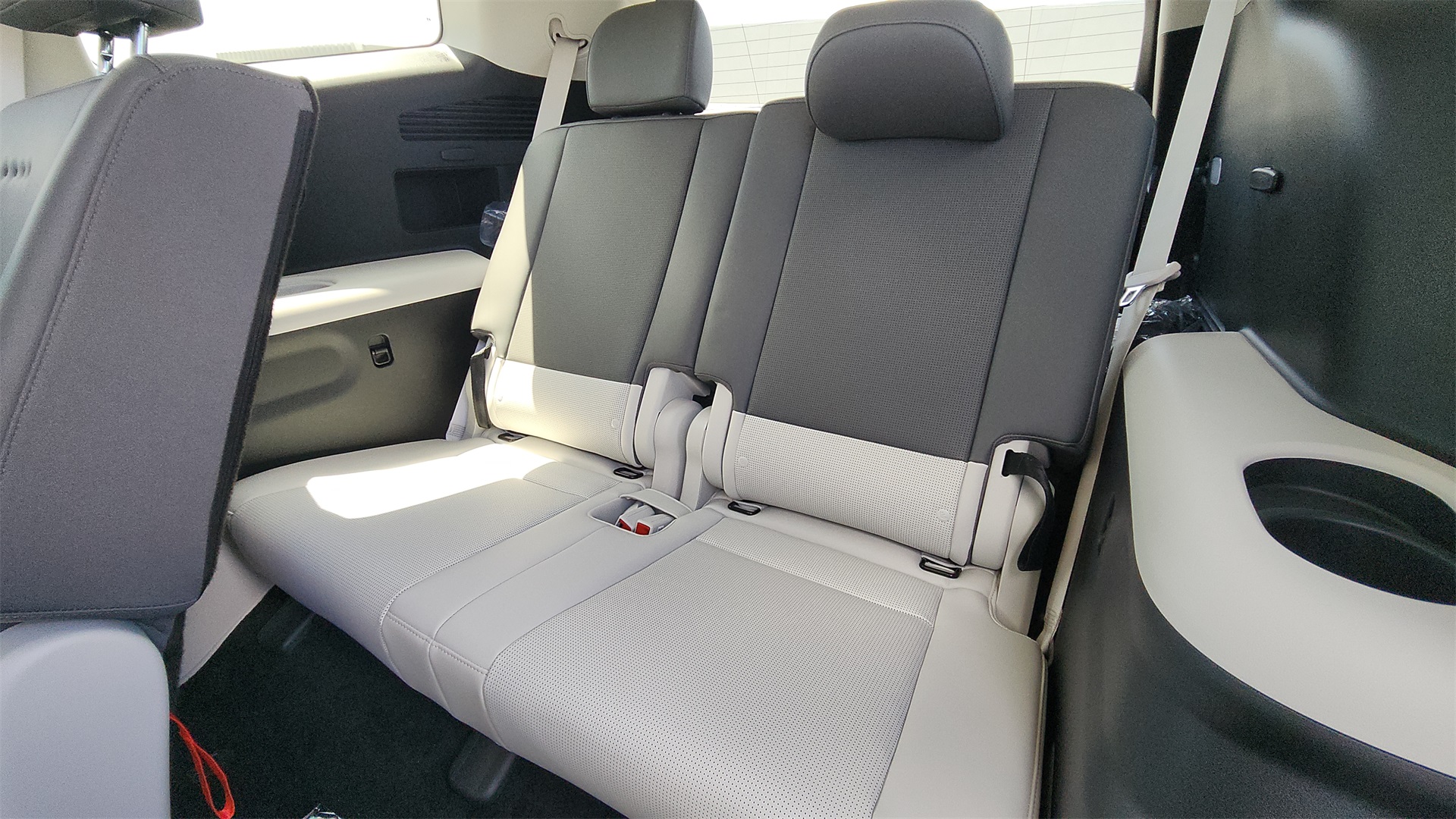2026 Hyundai Ioniq SEL photo 17