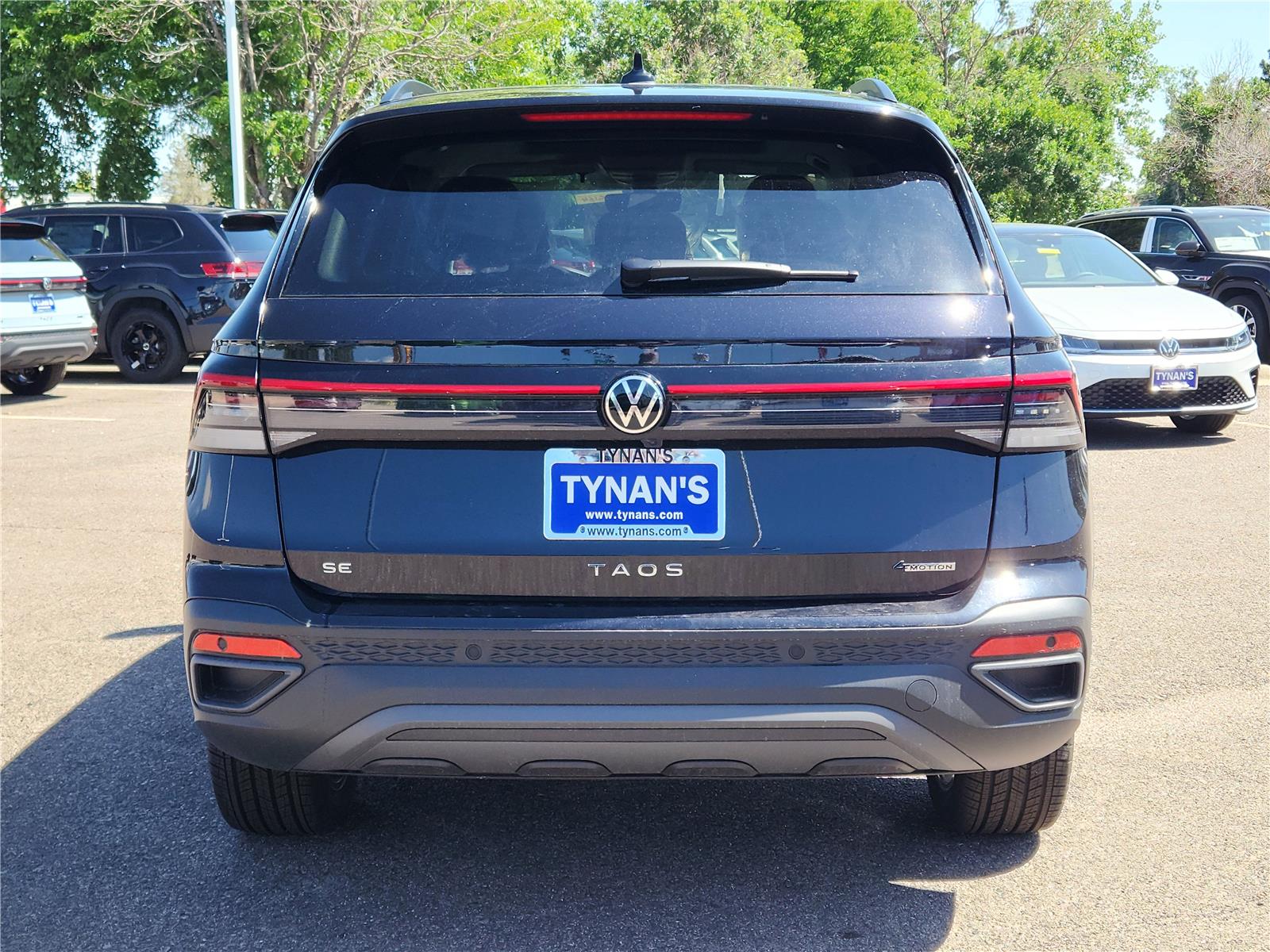 2025 Volkswagen Taos SE photo 4