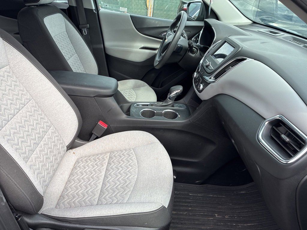 2022 Chevrolet Equinox LS photo 7