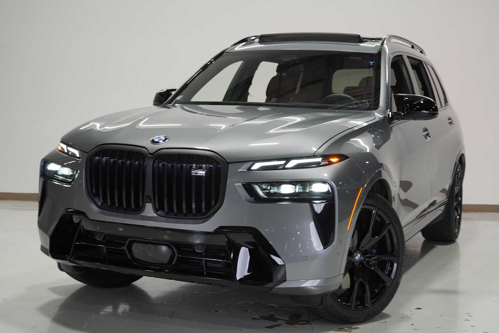 2025 BMW X7 M60i