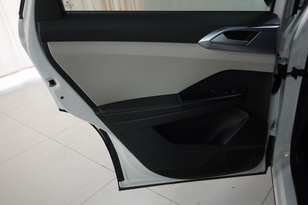 2025 Volkswagen Taos SE photo 20