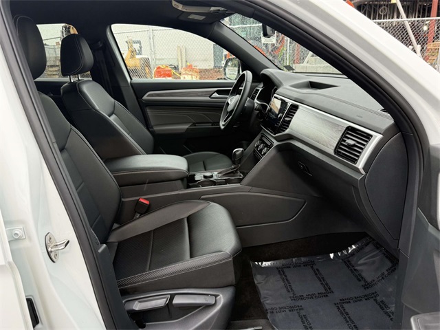 2022 Volkswagen Atlas Cross Sport V6 SE Technology photo 14