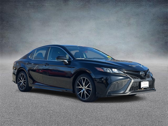 2022 Toyota Camry SE's photo