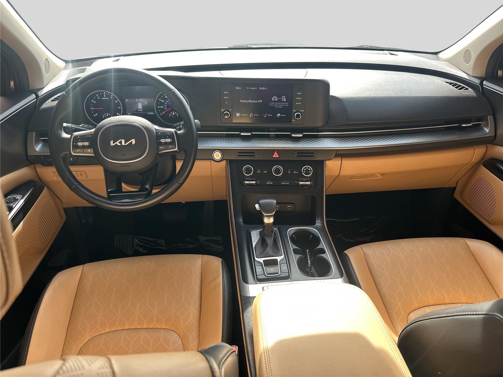 2023 Kia Carnival LX photo 16