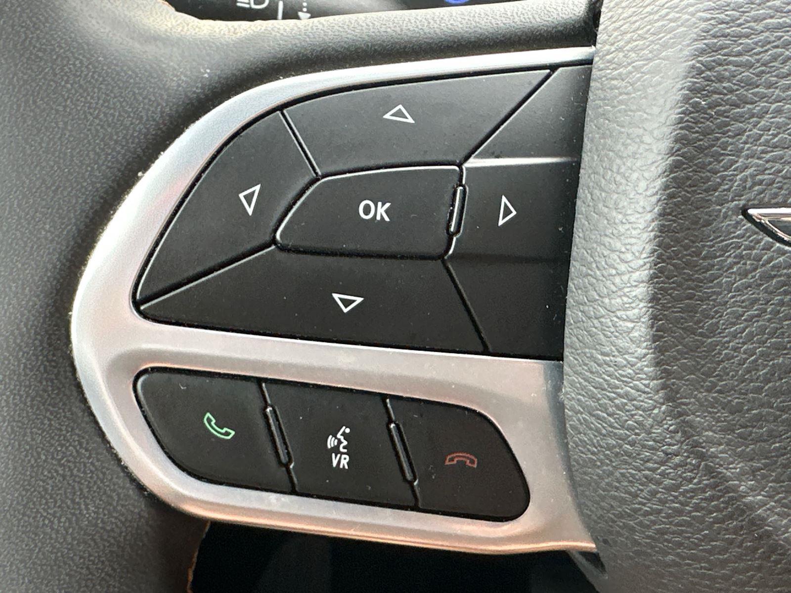 2023 Chrysler Pacifica Hybrid Pinnacle photo 17