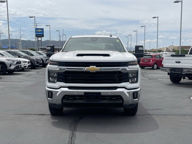 2025 Chevrolet Silverado 2500HD LT photo 3