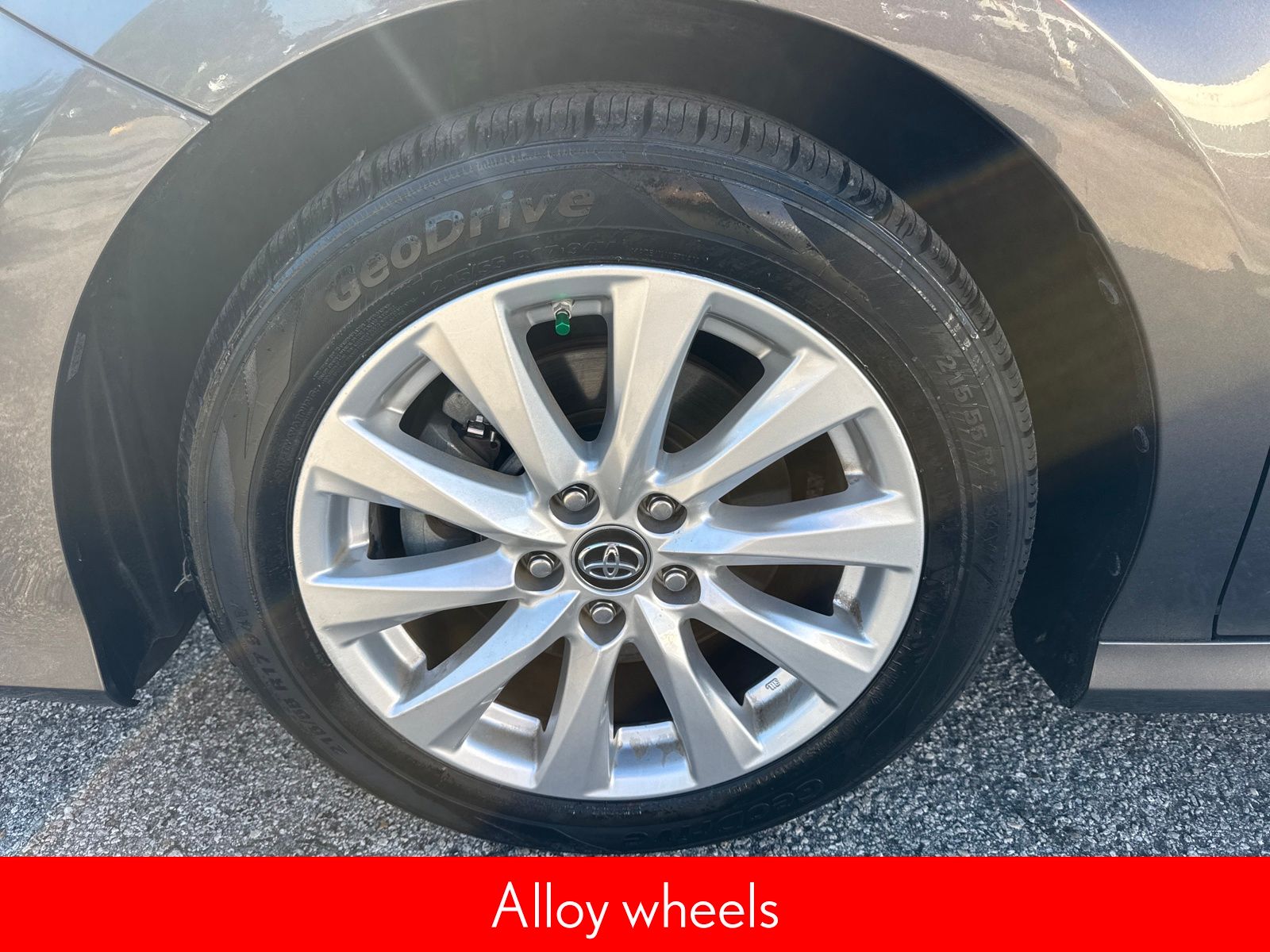 2019 Toyota Camry LE photo 10
