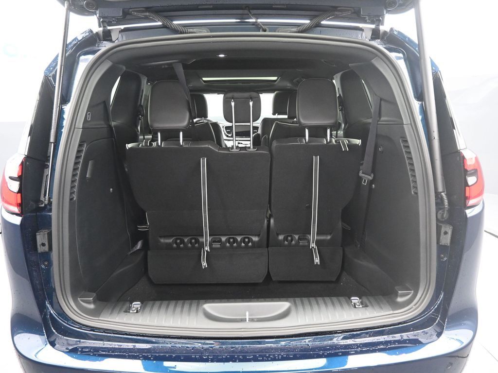 2025 Chrysler Pacifica Limited photo 7