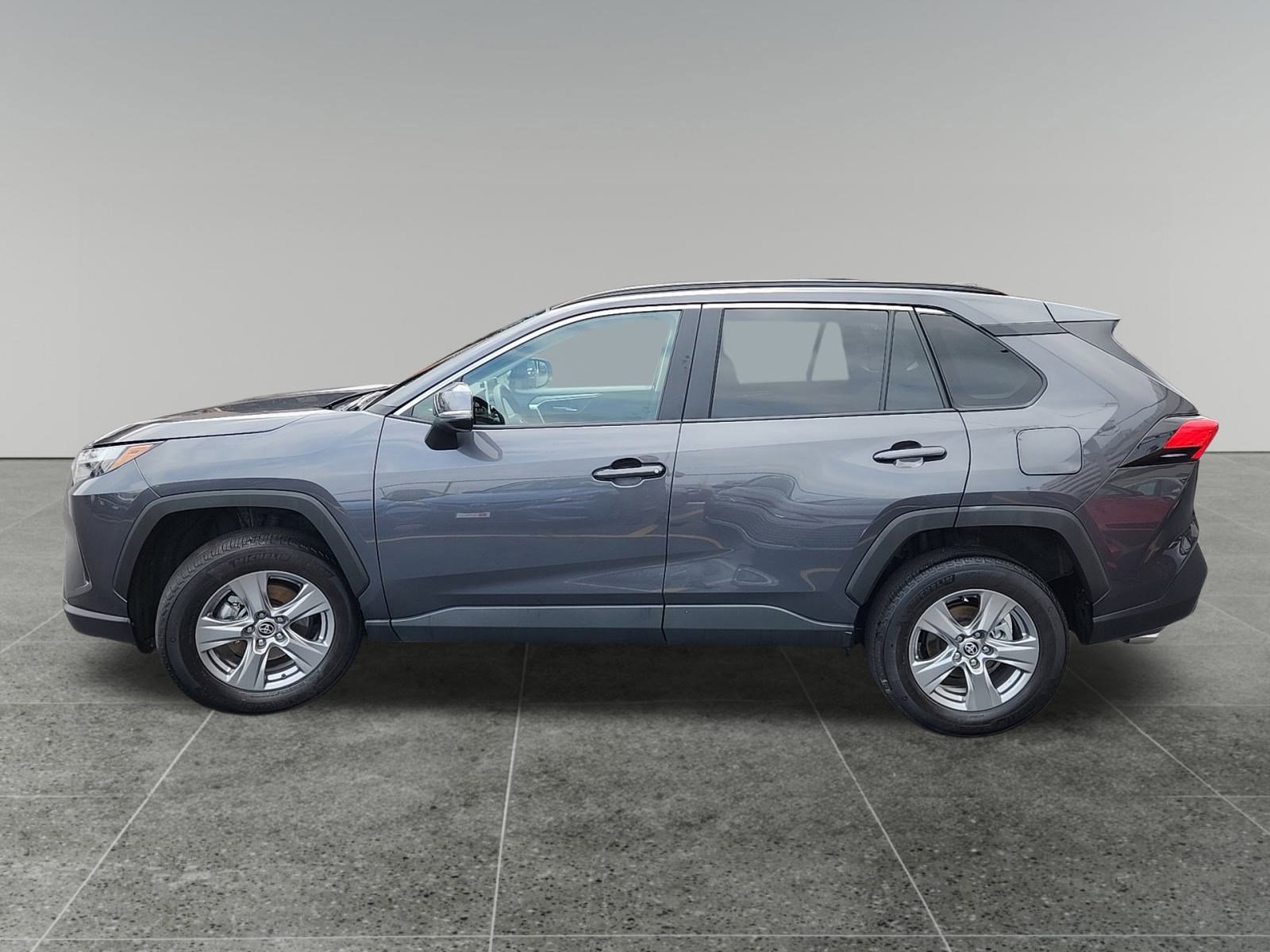 2025 Toyota RAV4 XLE photo 4