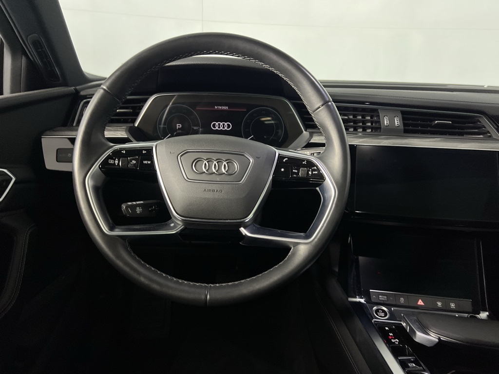 2023 Audi e-tron Premium photo 11