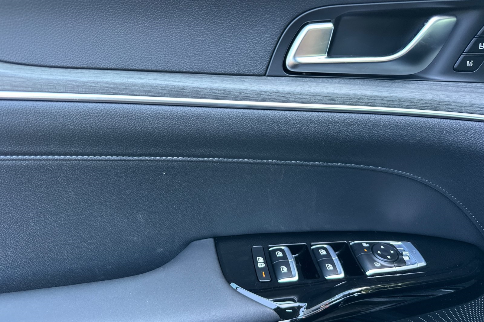 2025 Kia K5 EX photo 6