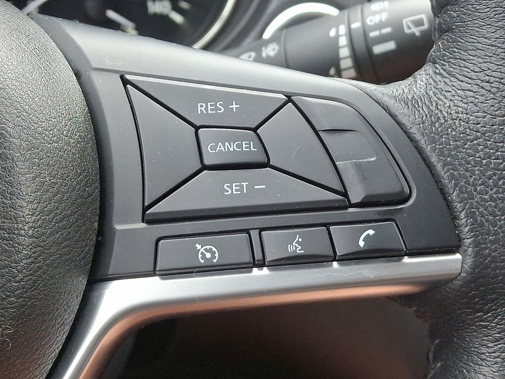 2019 Nissan Rogue SV photo 21