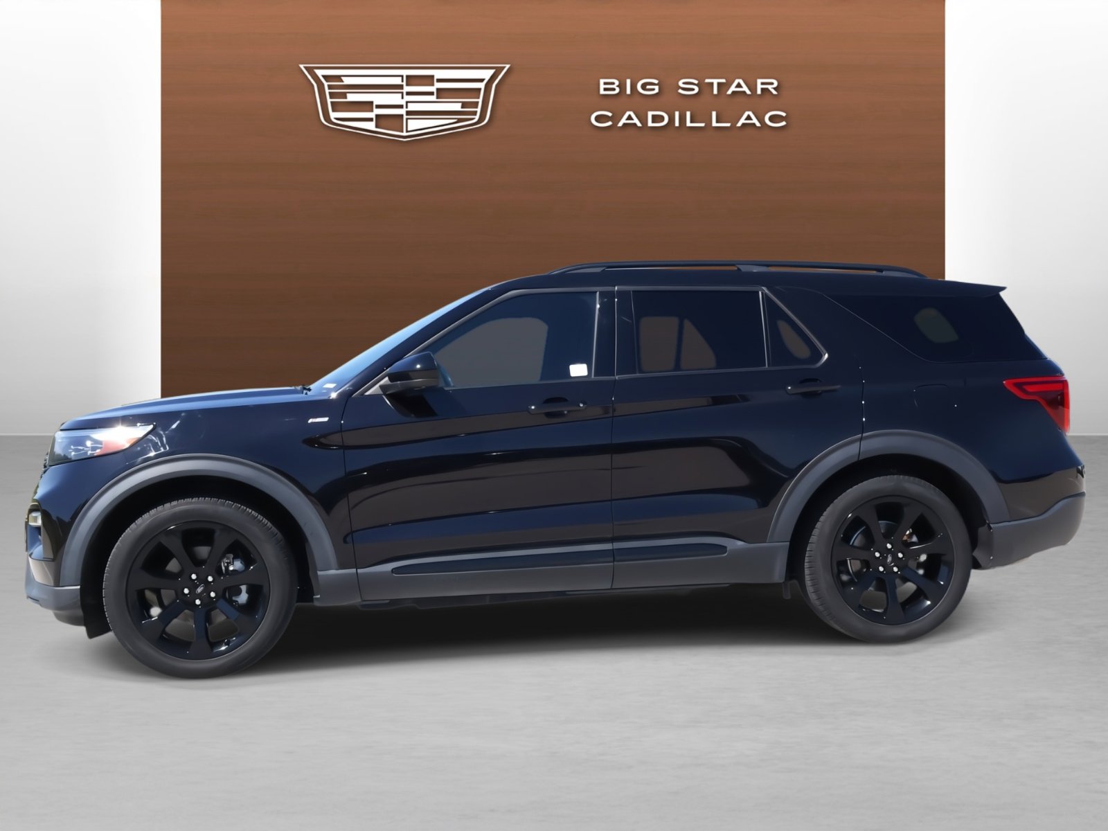 2023 Ford Explorer ST-Line photo 2