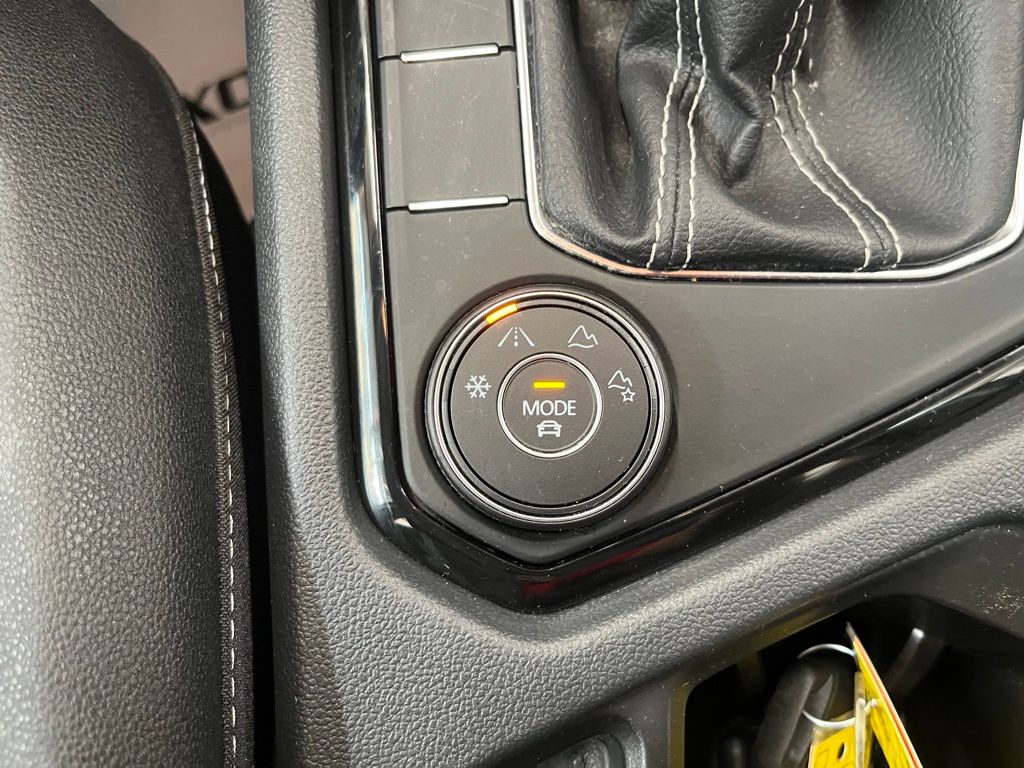 2024 Volkswagen Taos SE photo 14