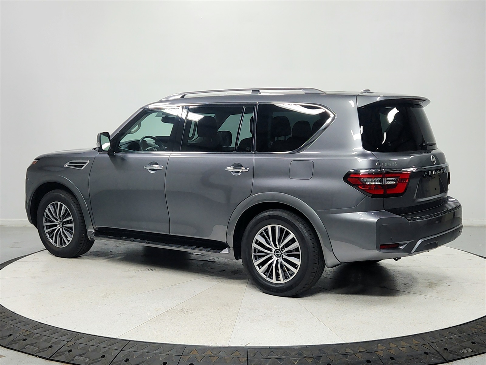 2023 Nissan Armada SL photo 3