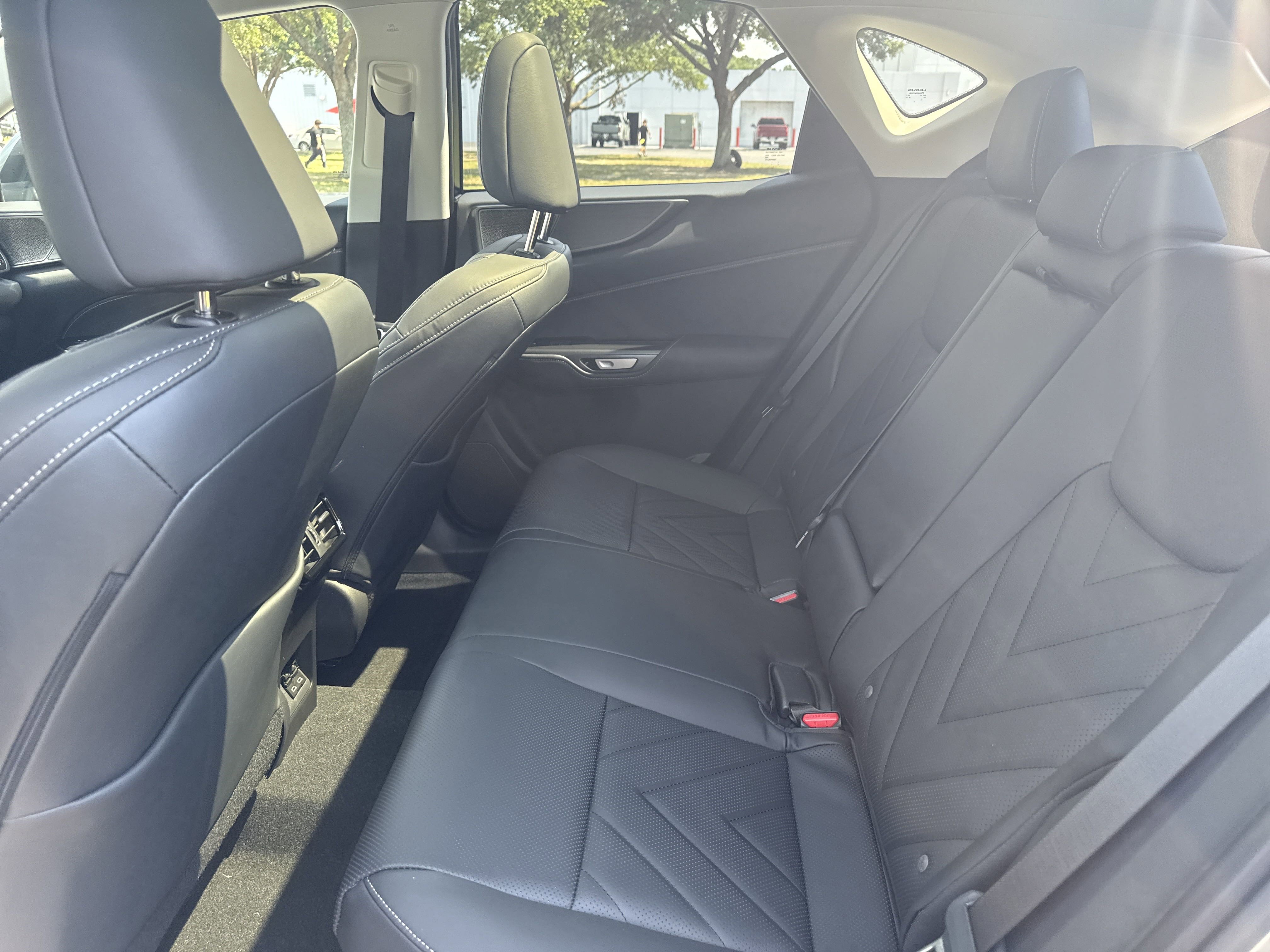2025 Lexus NX 350h Luxury AWD photo 18