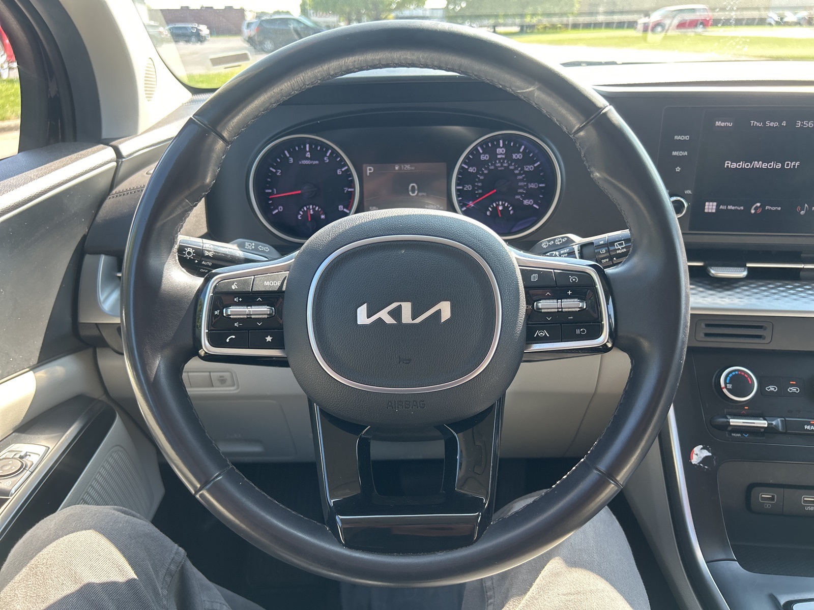 2024 Kia Carnival LX photo 19
