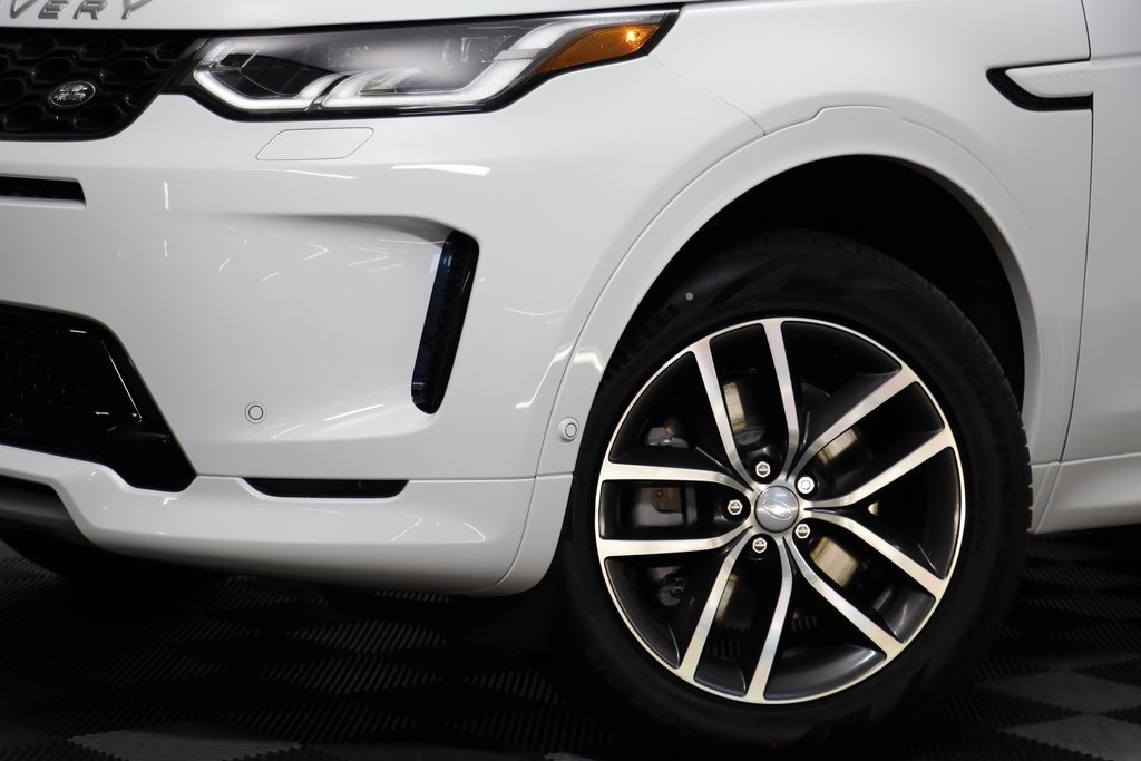 2025 Land Rover Discovery Sport S photo 4