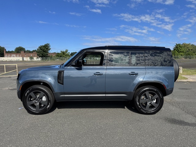 2025 Land Rover Defender 110 S photo 2