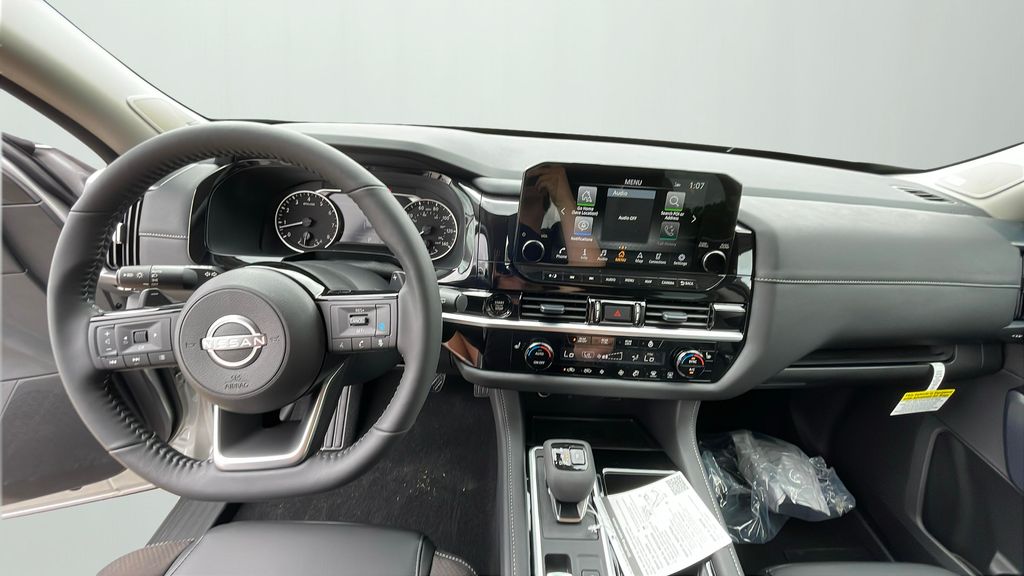 2025 Nissan Pathfinder SL photo 8