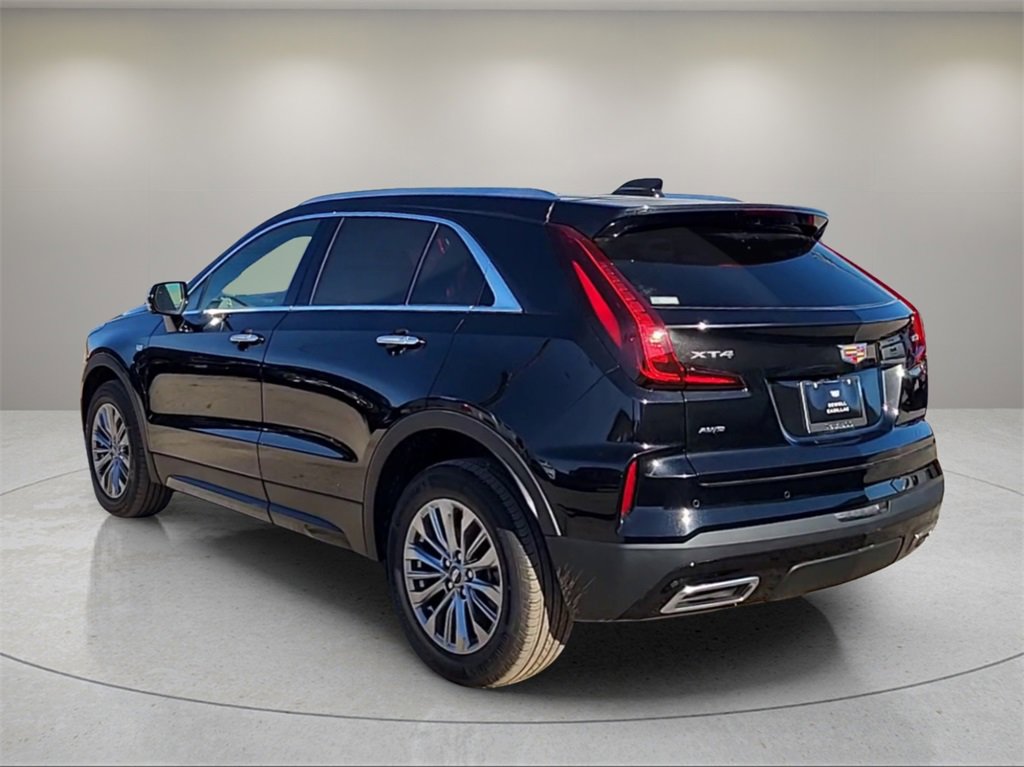 2025 Cadillac XT4 Premium Luxury photo 3