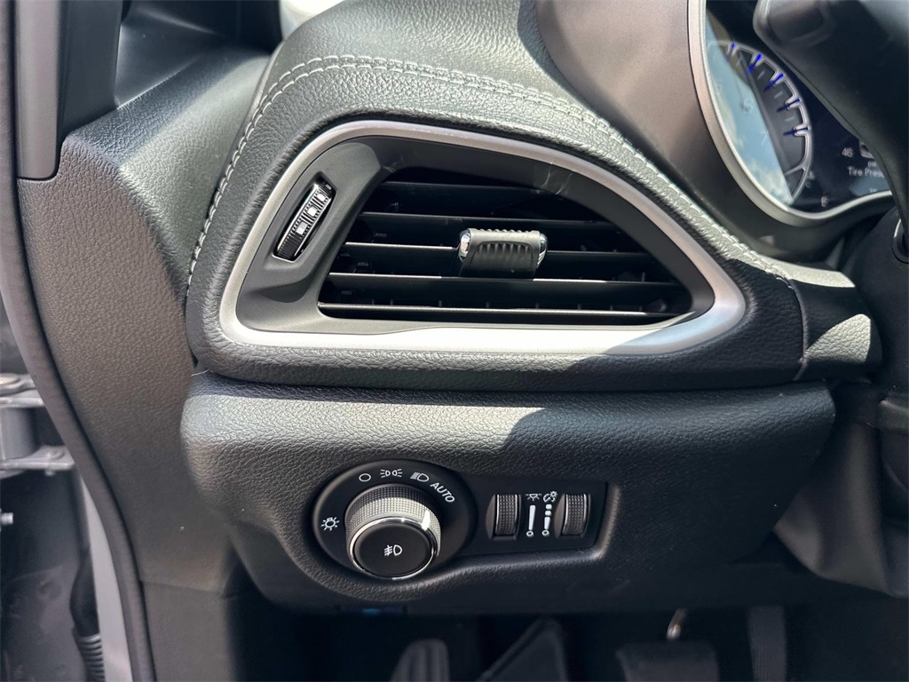 2025 Chrysler Pacifica photo 26